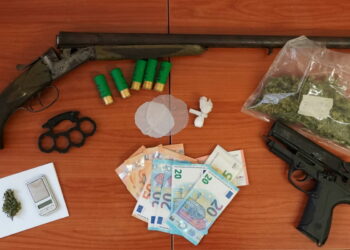 Vittoria, armi e droga in casa: arrestata coppia