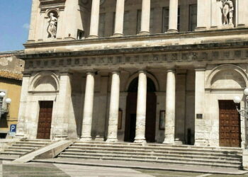 Vittoria, teatro comunale chiuso e nessuna iniziativa per Arturo di Modica