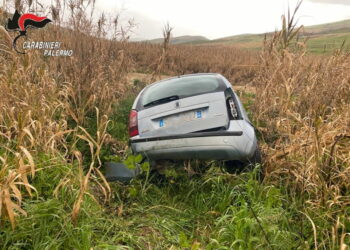 Vola con auto in un canale d'irrigazione: trovata grazie a gps