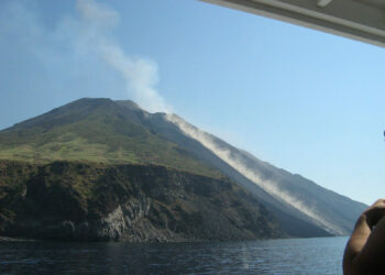 Vulcani siciliani, dopo l'Etna si risveglia anche lo Stromboli