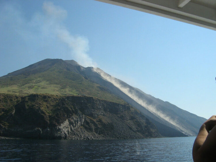 Vulcani siciliani, dopo l'Etna si risveglia anche lo Stromboli