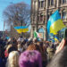 A Milano in migliaia manifestano per la pace in Ucraina