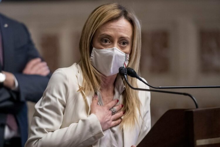 Covid, Meloni “Il green pass non va cambiato, va abolito”