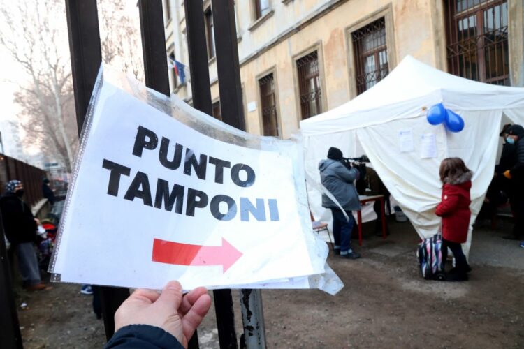Covid Italia, 22.083 nuovi casi e 130 decessi nelle ultime 24 ore