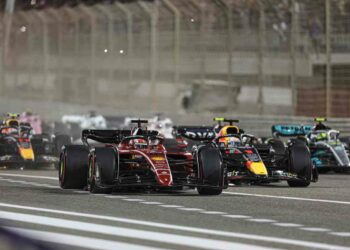 Formuala 1: doppietta Ferrari in Bahrain, Leclerc vince davanti a Sainz