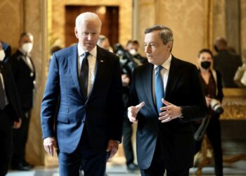 Ucraina, Draghi sente Biden e leader europei. Importante unità intenti