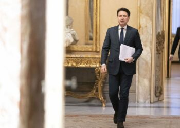 Covid, Conte: “Gli aiuti russi sotto il controllo dei nostri militari”