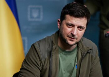 Zelensky “La guerra lampo di Putin è fallita, difendiamo l’Europa”