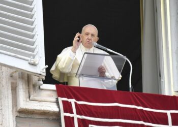 Papa Francesco “Abolire la guerra prima che cancelli l’uomo dalla storia”