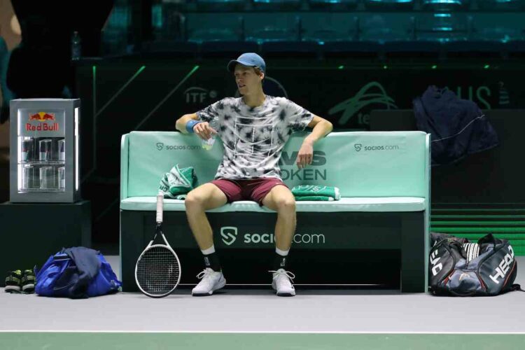Sinner si ritira nei quarti di finale a Miami