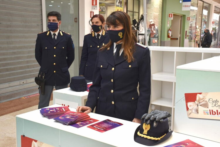8 marzo 2022 a Ragusa: la Polizia di Stato in campo contro violenza delle donne