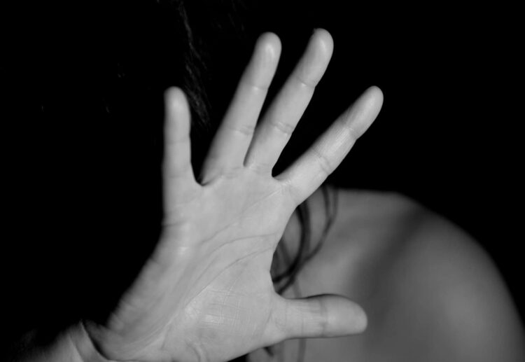 Aggredisce ex fidanzata e le amiche: 23enne modicano va ai domiciliari a Scicli