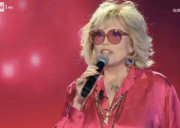 Amanda Lear a Domenica in, ecco cosa ha detto sulle donne ucraine. Poi le scuse su Instagram