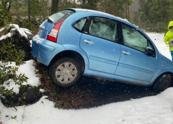 Anziano bloccato con l'auto nella neve: ritrovato dopo una notte di ricerche