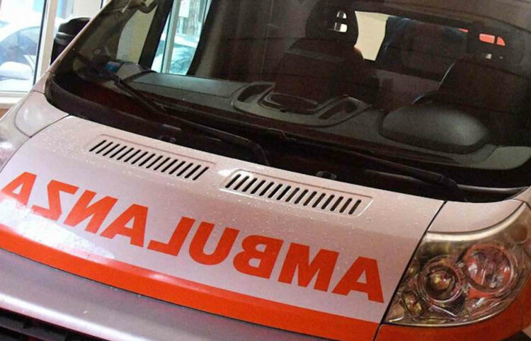 Auto travolge carrozzina sulle strisce pedonali: morto neonato