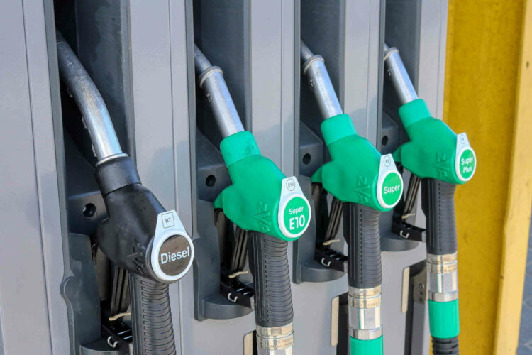 Bonus benzina 200 euro e sconti per autotrasportatori: ecco le regole del nuovo Decreto