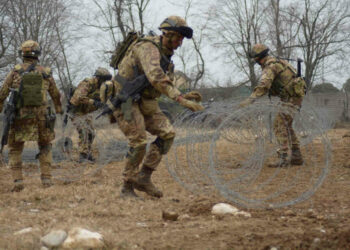 Circolare esercito italiano, reparti al 100% e addestramento al combattimento: ansia per italiani