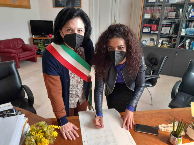 Comiso: il giuramento della giovane Hayat Bensmak