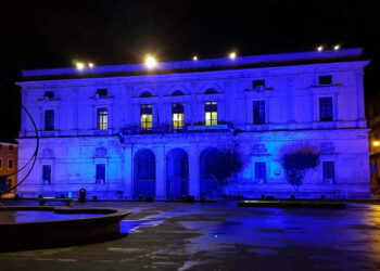 Il Comune di Ragusa si illumina di blu per la Giornata mondiale dell’autismo 2022. Sabato 2 aprile il prospetto del Comune si colora di blu