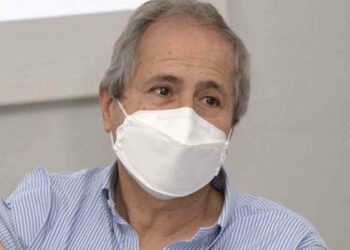 Covid, Crisanti: dal 1 aprile abolire il super green pass