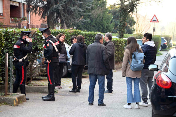 Donna accoltellata in casa: figlio arrestato per omicidio