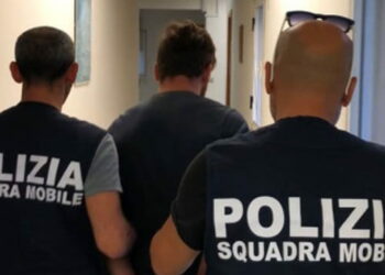Gela, arrestati due giovani per rapina in gioielleria