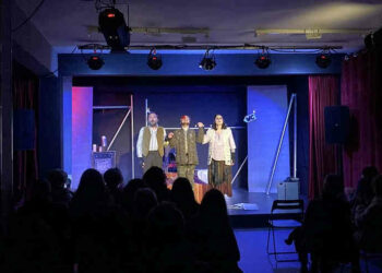 Godot ‘Dall’altra parte’ l’assurdità di tutte le guerre e di tutti i confini