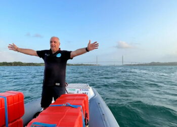 Il palermitano Sergio Davì attraversa in gommone il Canale di Panama: è straordinario FOTO