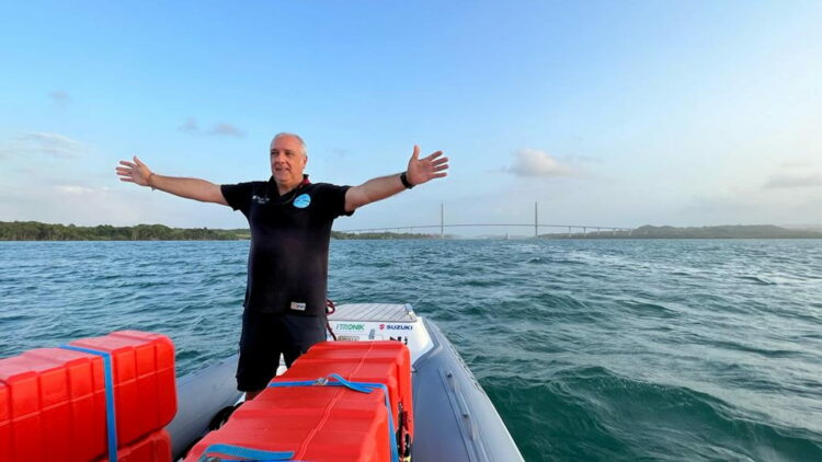 Il palermitano Sergio Davì attraversa in gommone il Canale di Panama: è straordinario FOTO