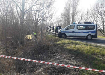 Incidente in auto: morti due ventenni