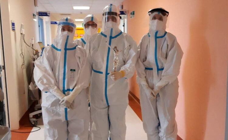 La Via Crucis in ospedale a Ragusa per sanitari e per i malati Covid