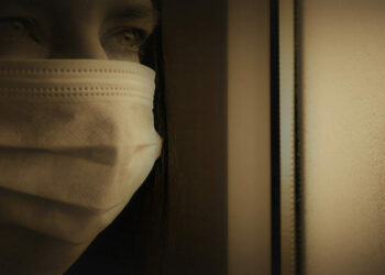 Long Covid, dopo 12 settimane si parla di sindrome: sintomi invalidanti nelle donne