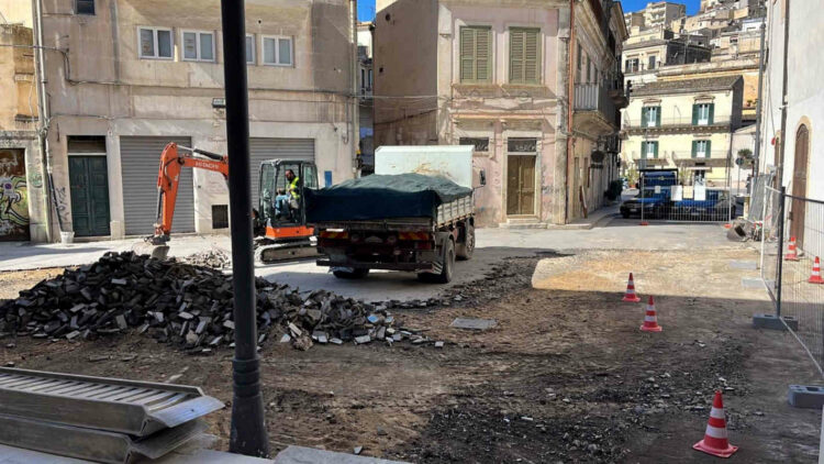 Modica, nuovo look per due piazze del centro storico