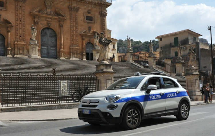 Modica, provoca incidente stradale: 52enne denunciato