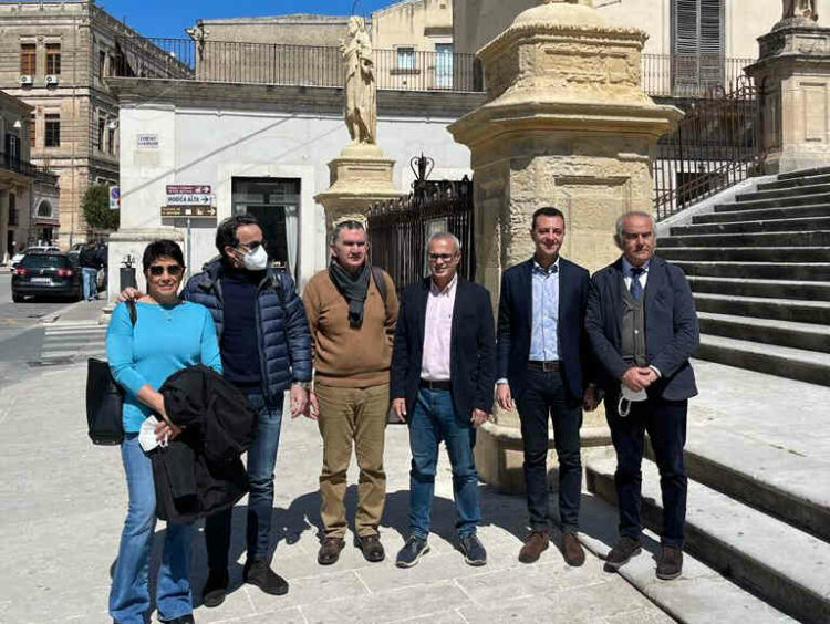 Modica, restaurate le prime 4 statue di San Pietro