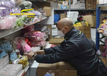Operazione Masquerade a Vittoria, sequestrati circa 149.000 accessori di carnevale e giocattoli