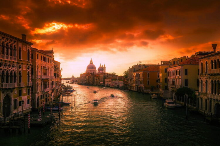 Paura a Venezia per un forte boato