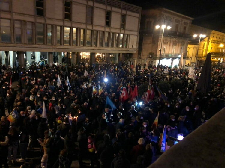 Ragusa partecipatissimo il sit-in per la pace in Ucraina