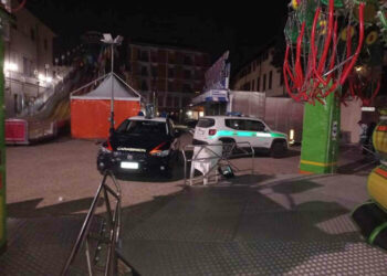 Sbalzata da giostra, 15enne muore nel Novarese