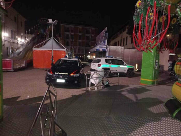 Sbalzata da giostra, 15enne muore nel Novarese
