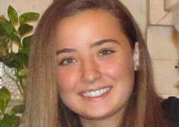 Si accascia e muore mentre passeggia con amici: morto il papà di Camilla