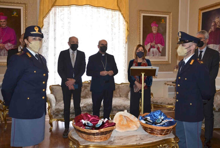 Strage di Capaci, Questore Ragusa consegna ampolle con olio da consacrare FOTO