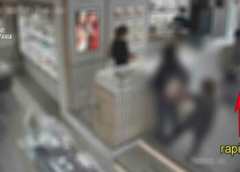 Travestito da donna rapinò gioielleria a Catania: arrestato 35enne