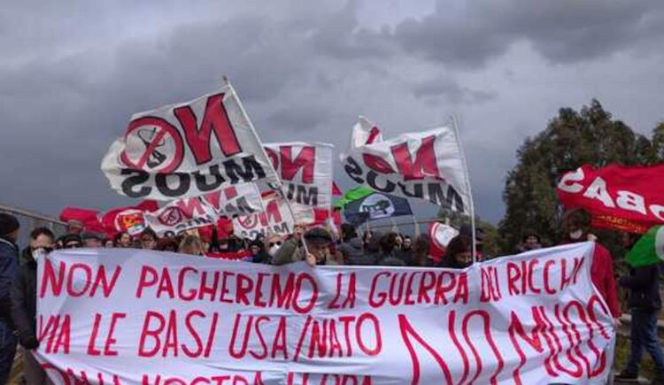 Ucraina, corteo No Muos a Sigonella contro la guerra