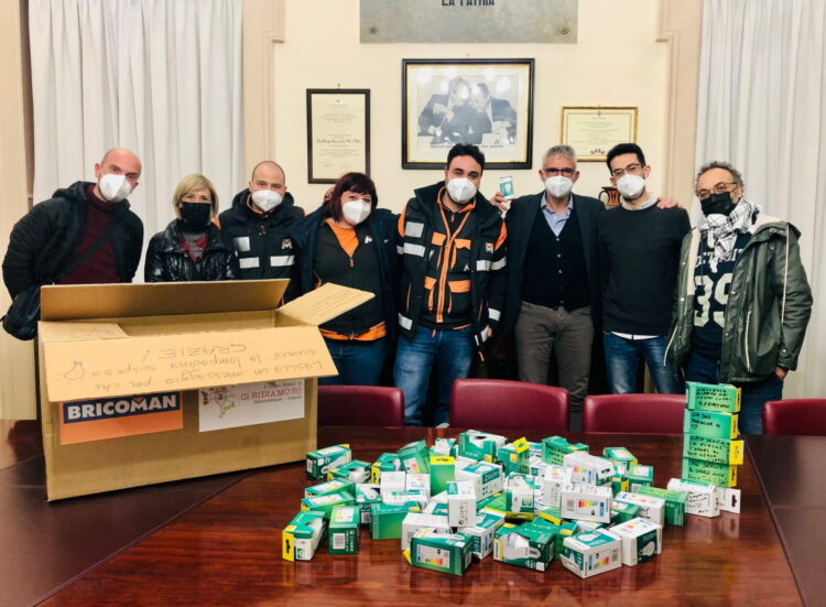 Una lampadina sospesa a Ragusa