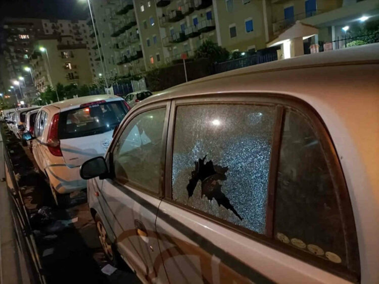 Vandali a Palermo: danneggiate una decina di auto