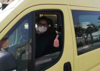 Autista scuolabus positivo: sindaco accompagna alunni