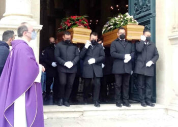 Ragusa, l’ultimo saluto ai coniugi Rosa e Giovanni morti in un tragico incidente