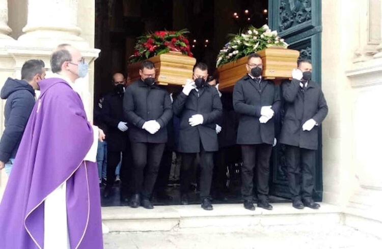 Ragusa, l’ultimo saluto ai coniugi Rosa e Giovanni morti in un tragico incidente