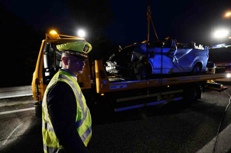 Incidente stradale sull'A16, un morto e 3 feriti